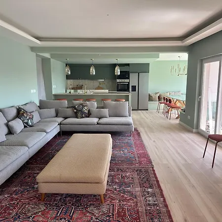 Villa Retreat Villa, Full Amenities, Up To 40ppl Lisbon