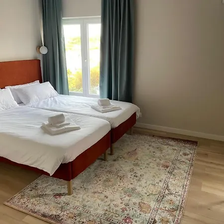 וילה Oeiras Villa, Pool And Jacuzzi ליסבון