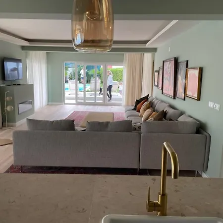 Retreat Villa, Full Amenities, Up To 40ppl Villa Lisbon