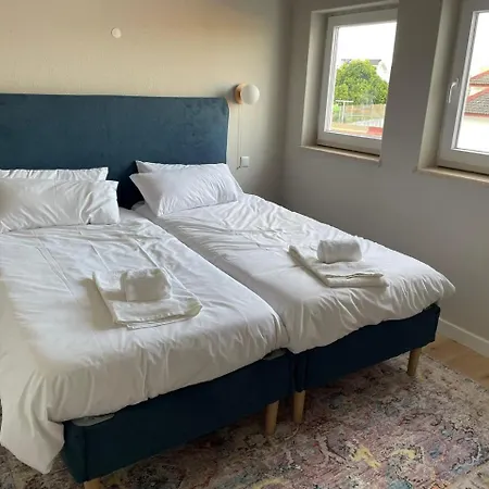 Villa Retreat Villa, Full Amenities, Up To 40ppl Lisbon