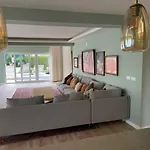 Retreat Villa, Full Amenities, Up To 40ppl וילה